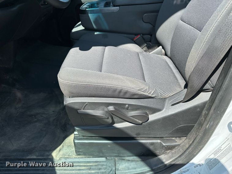 image for item DF8622 2022 Chevrolet 5500 flatbed truck