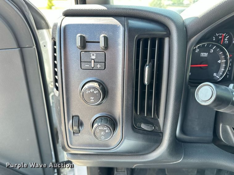 image for item DF8622 2022 Chevrolet 5500 flatbed truck