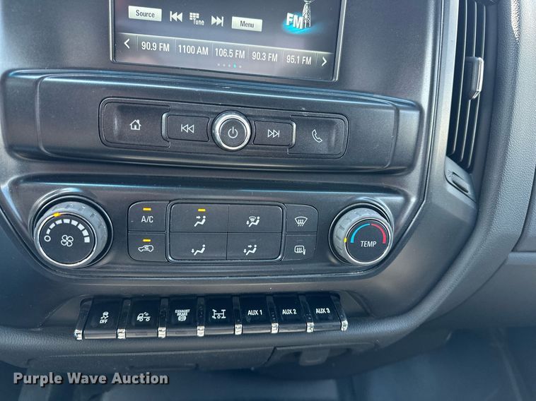 image for item DF8622 2022 Chevrolet 5500 flatbed truck