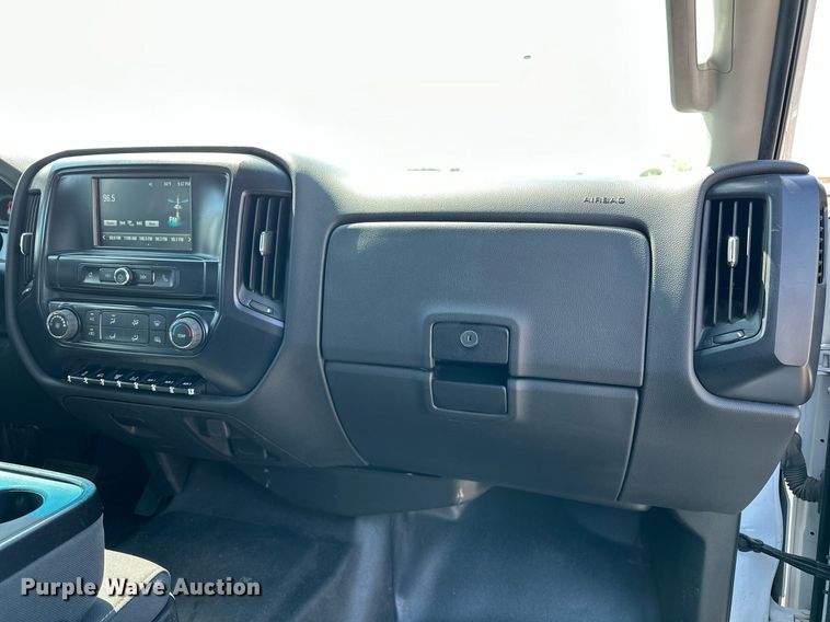 image for item DF8622 2022 Chevrolet 5500 flatbed truck