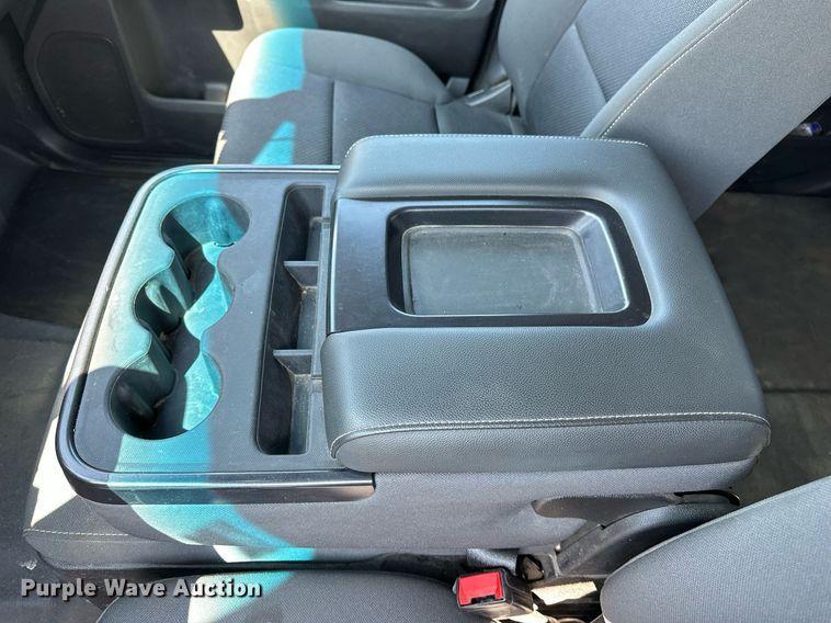 image for item DF8622 2022 Chevrolet 5500 flatbed truck