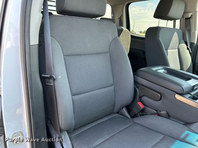 image for item DF8622 2022 Chevrolet 5500 flatbed truck