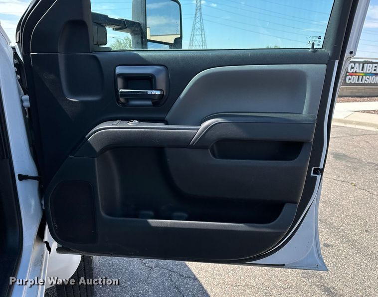 image for item DF8622 2022 Chevrolet 5500 flatbed truck