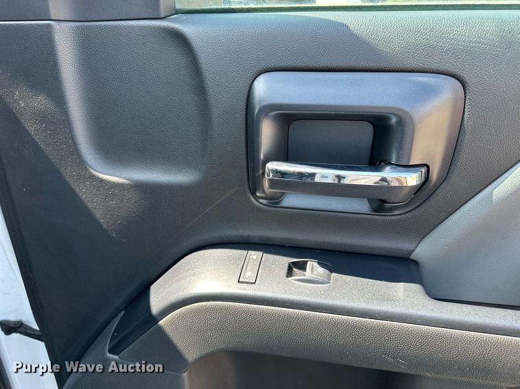 image for item DF8622 2022 Chevrolet 5500 flatbed truck