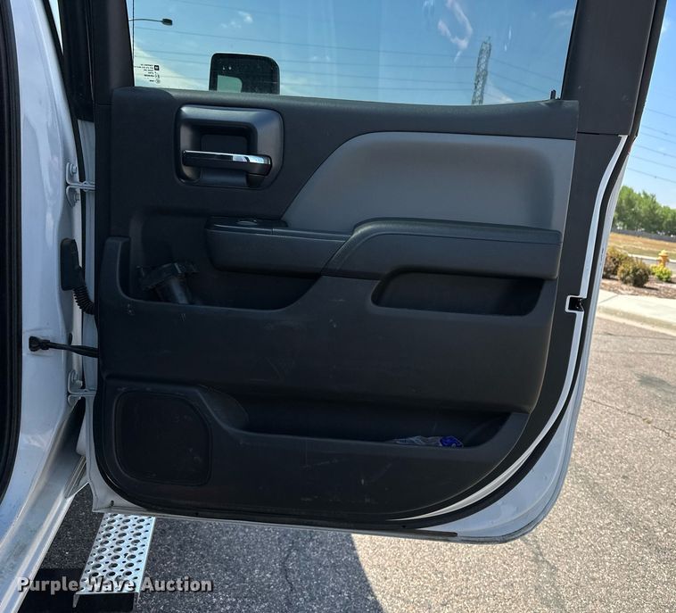 image for item DF8622 2022 Chevrolet 5500 flatbed truck