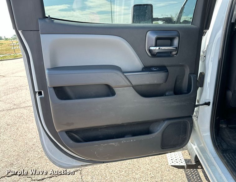 image for item DF8622 2022 Chevrolet 5500 flatbed truck