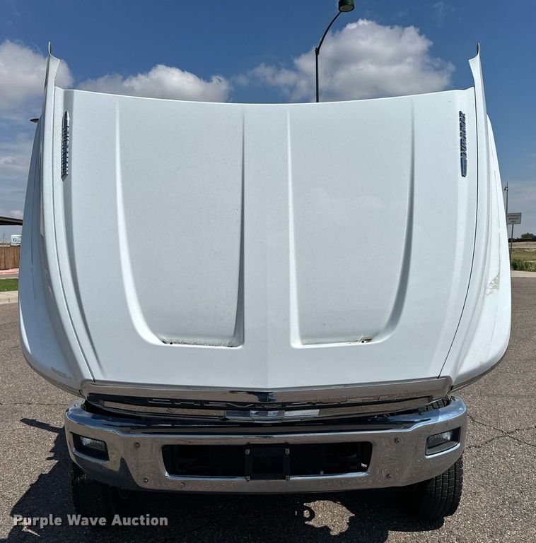 image for item DF8622 2022 Chevrolet 5500 flatbed truck