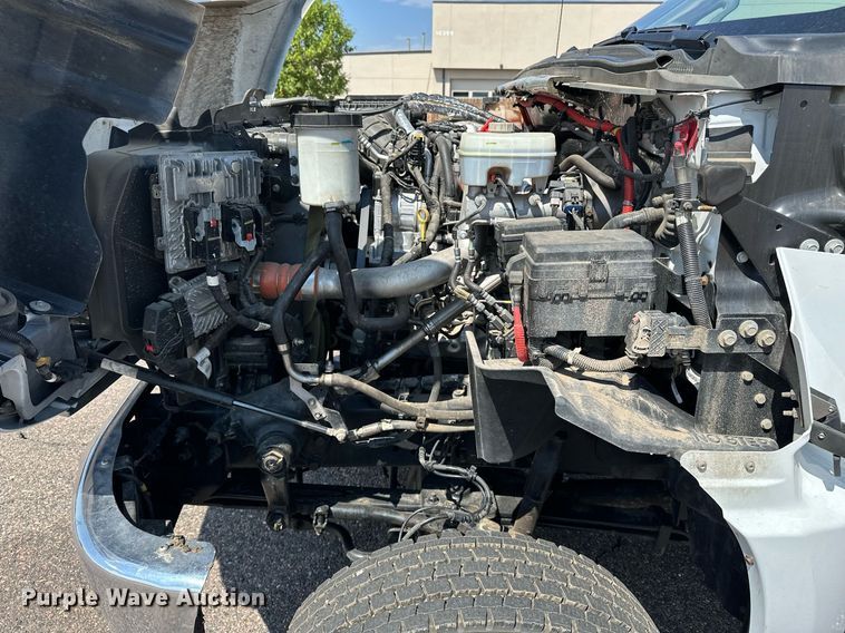 image for item DF8622 2022 Chevrolet 5500 flatbed truck