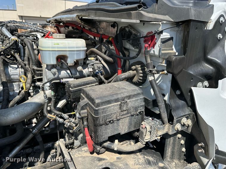 image for item DF8622 2022 Chevrolet 5500 flatbed truck