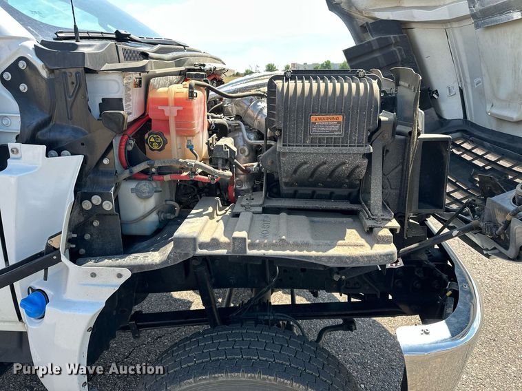 image for item DF8622 2022 Chevrolet 5500 flatbed truck