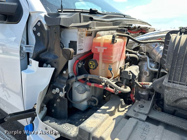 image for item DF8622 2022 Chevrolet 5500 flatbed truck