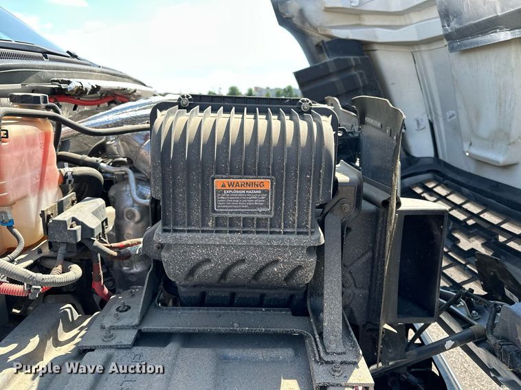 image for item DF8622 2022 Chevrolet 5500 flatbed truck