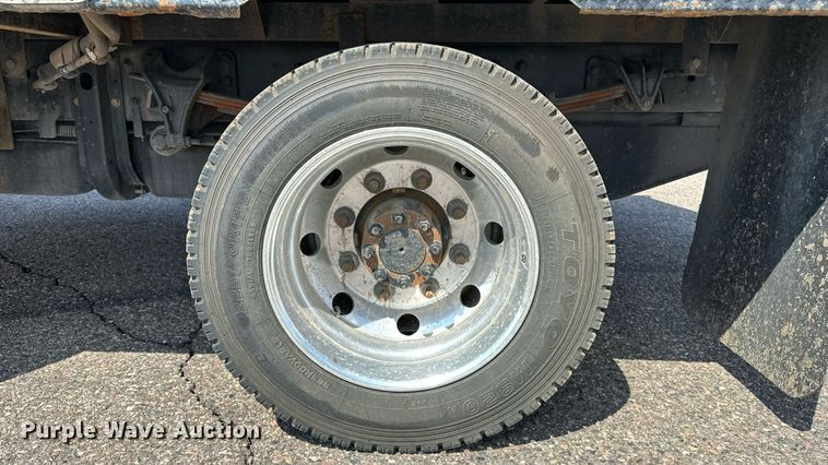image for item DF8622 2022 Chevrolet 5500 flatbed truck