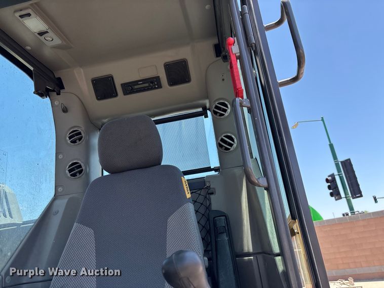 image for item DH8654 2016 Volvo ECR235EL excavator