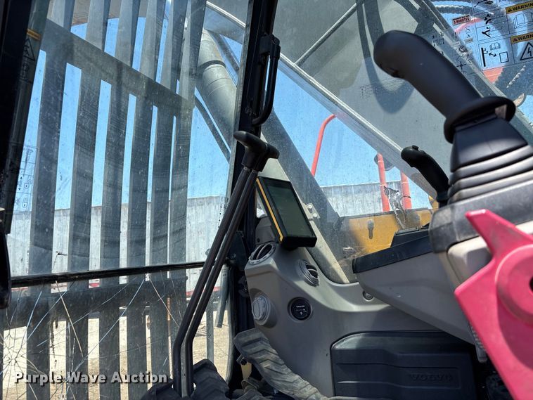 image for item DH8654 2016 Volvo ECR235EL excavator