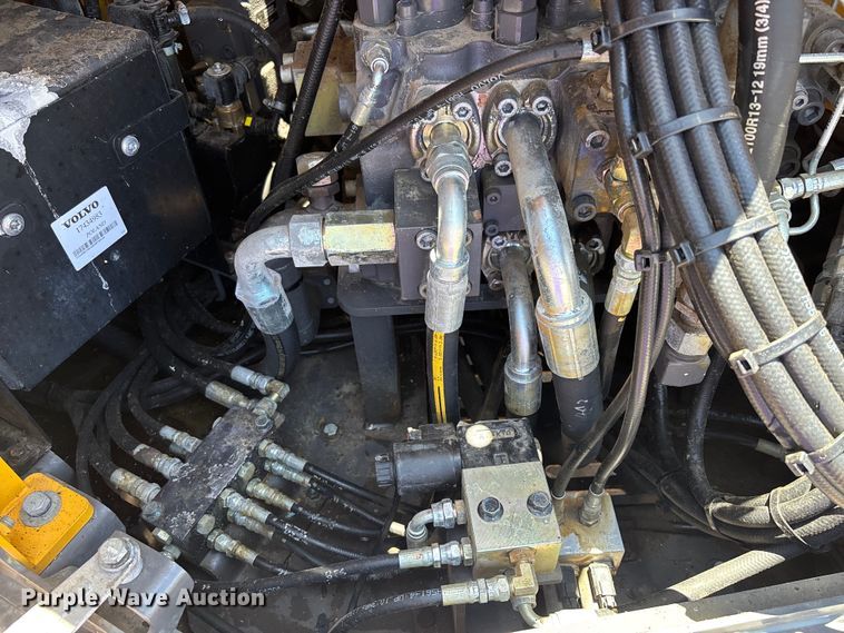 image for item DH8654 2016 Volvo ECR235EL excavator