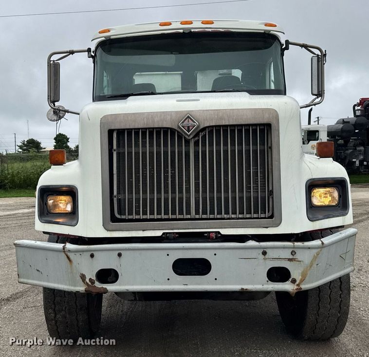 image for item DJ9655 2003 International 5600 vacuum truck