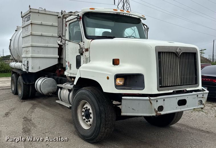 image for item DJ9655 2003 International 5600 vacuum truck