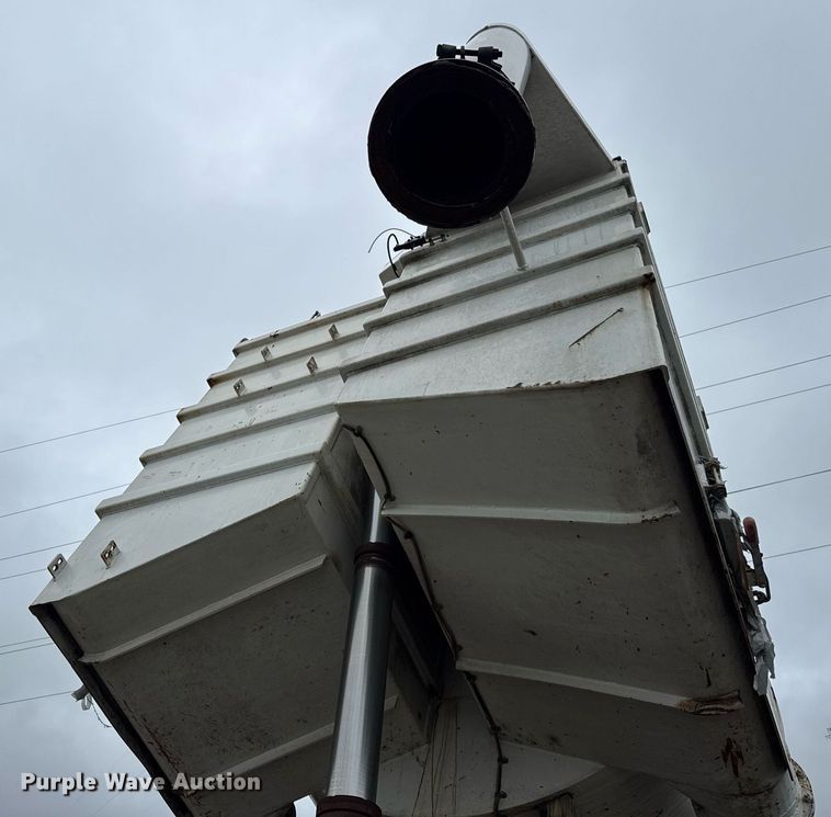 image for item DJ9655 2003 International 5600 vacuum truck