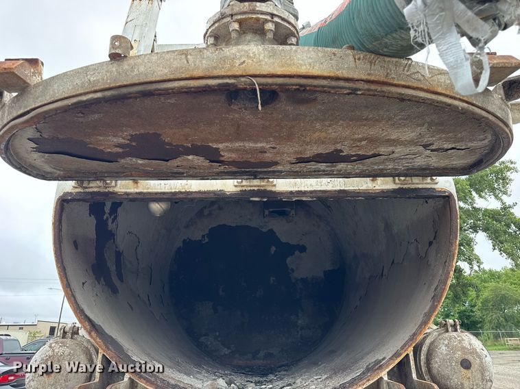 image for item DJ9655 2003 International 5600 vacuum truck