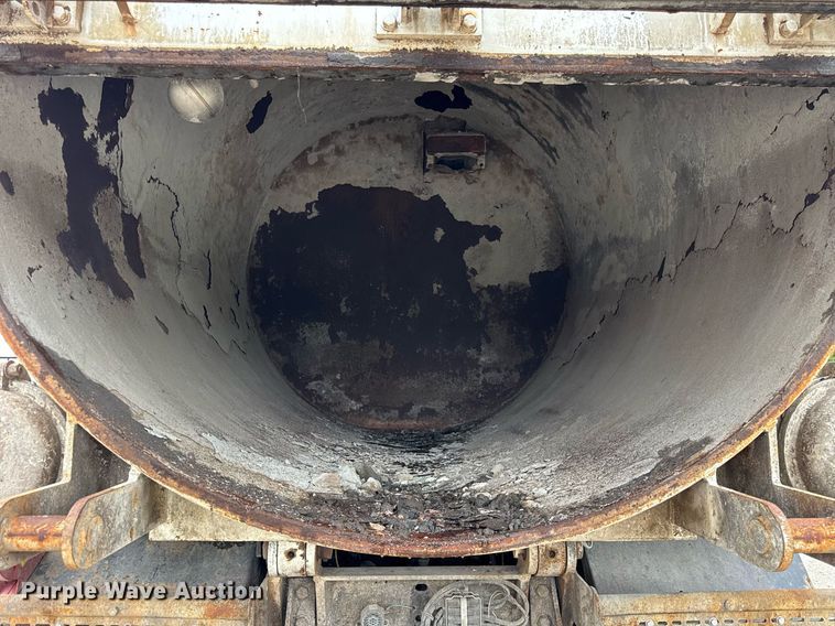 image for item DJ9655 2003 International 5600 vacuum truck