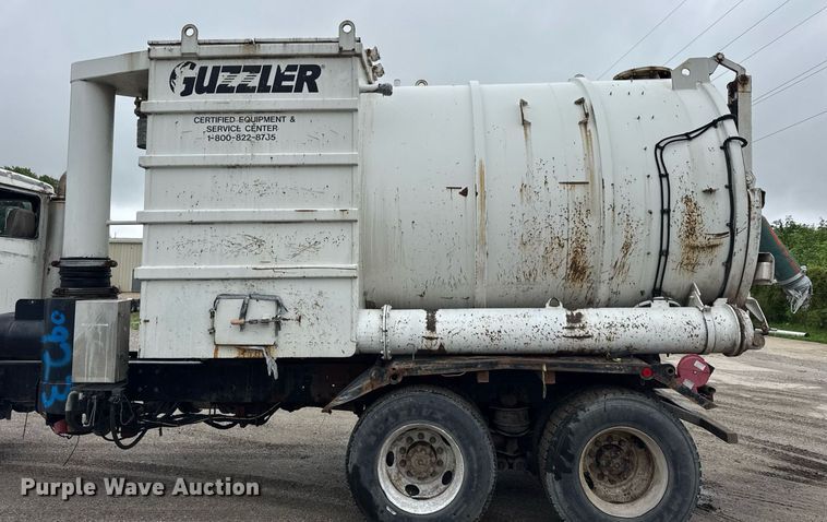 image for item DJ9655 2003 International 5600 vacuum truck