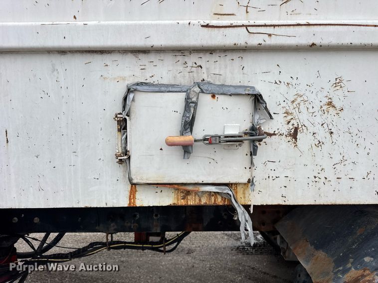 image for item DJ9655 2003 International 5600 vacuum truck