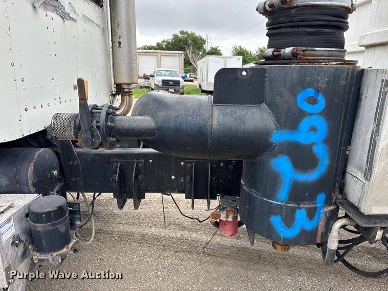 image for item DJ9655 2003 International 5600 vacuum truck