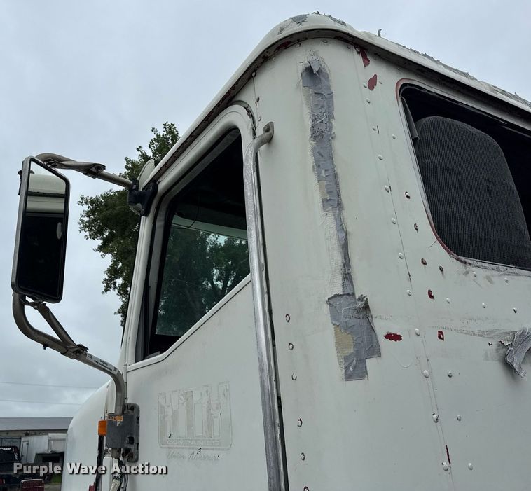 image for item DJ9655 2003 International 5600 vacuum truck