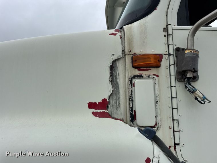 image for item DJ9655 2003 International 5600 vacuum truck