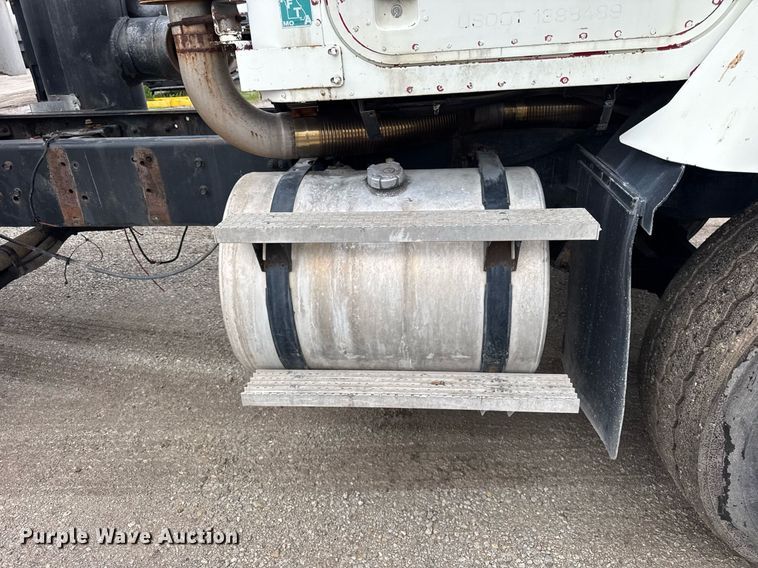 image for item DJ9655 2003 International 5600 vacuum truck