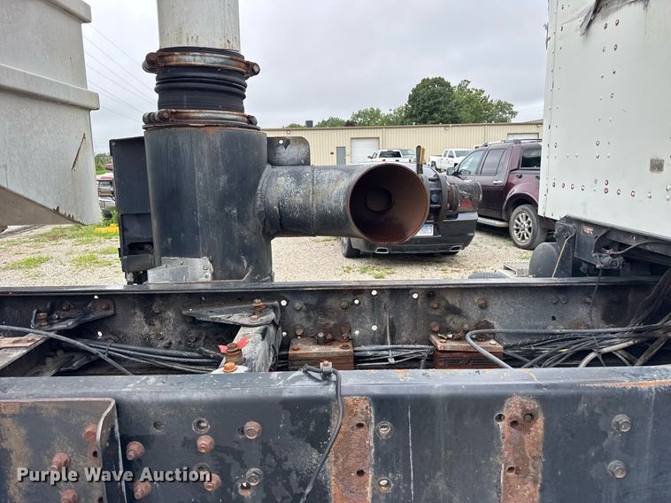 image for item DJ9655 2003 International 5600 vacuum truck