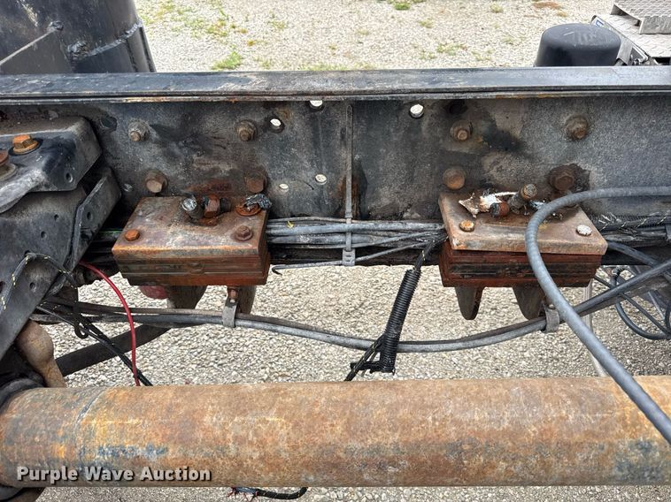 image for item DJ9655 2003 International 5600 vacuum truck