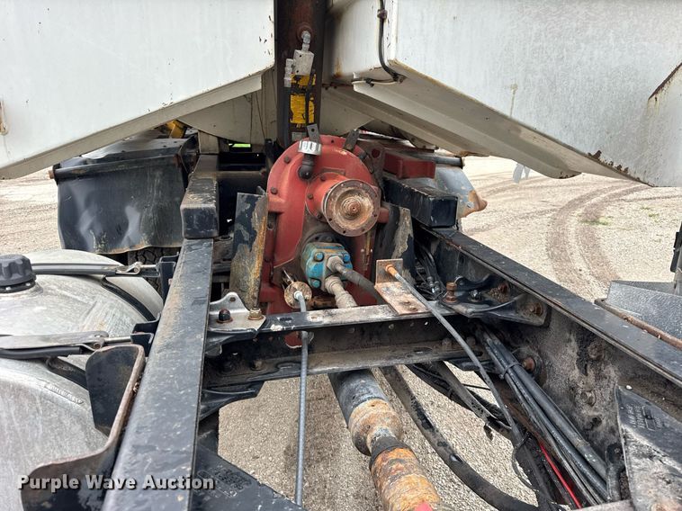 image for item DJ9655 2003 International 5600 vacuum truck