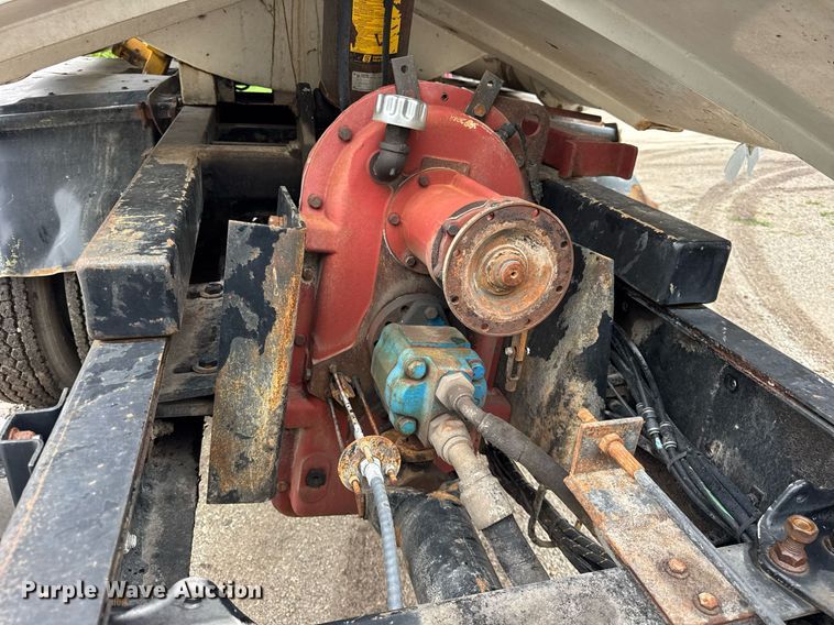 image for item DJ9655 2003 International 5600 vacuum truck