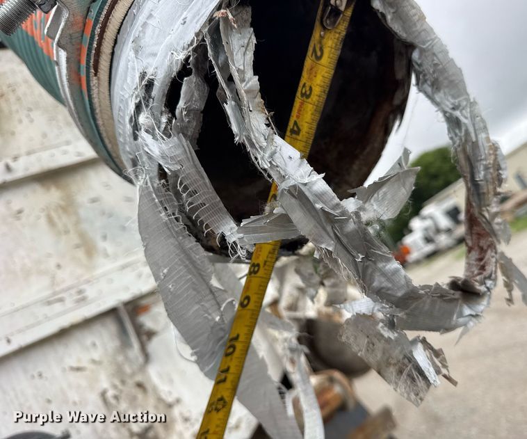 image for item DJ9655 2003 International 5600 vacuum truck