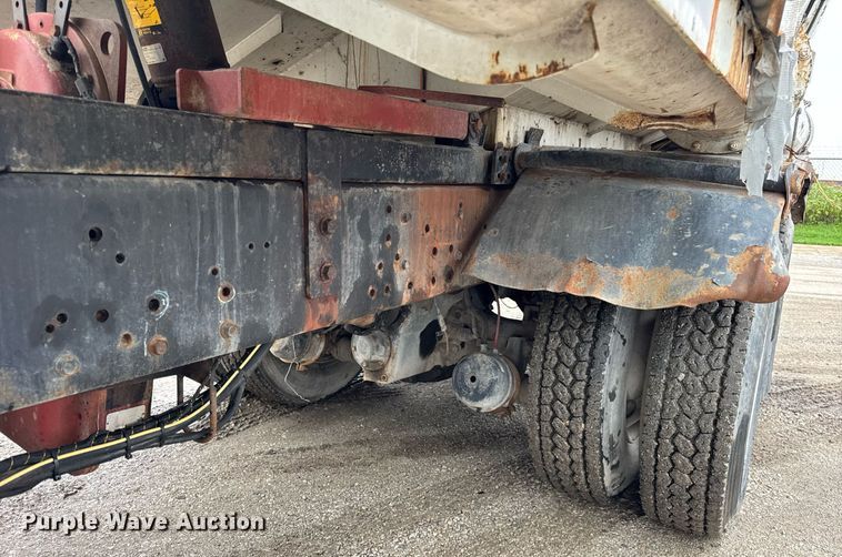 image for item DJ9655 2003 International 5600 vacuum truck