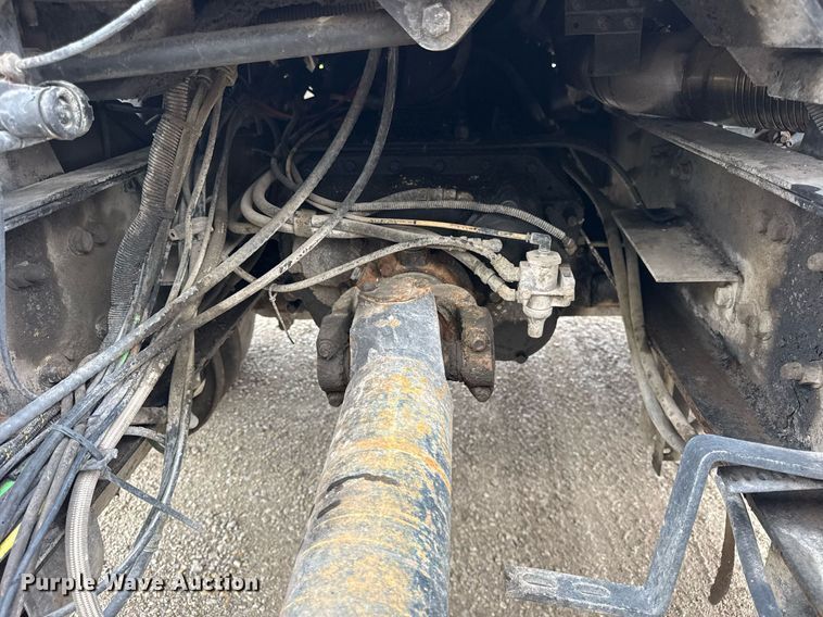 image for item DJ9655 2003 International 5600 vacuum truck