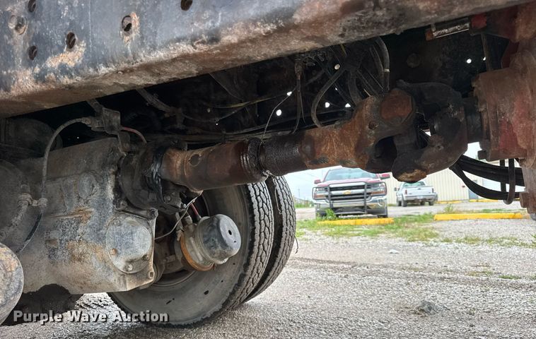 image for item DJ9655 2003 International 5600 vacuum truck