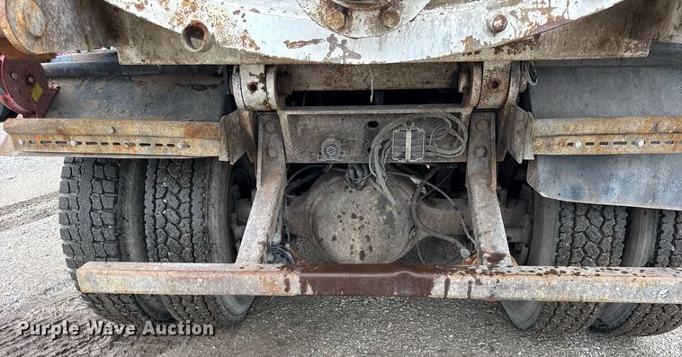 image for item DJ9655 2003 International 5600 vacuum truck