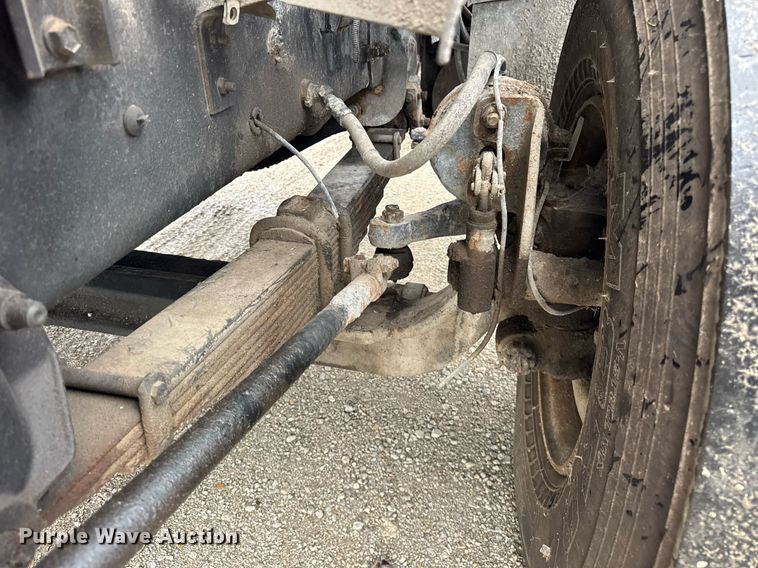 image for item DJ9655 2003 International 5600 vacuum truck