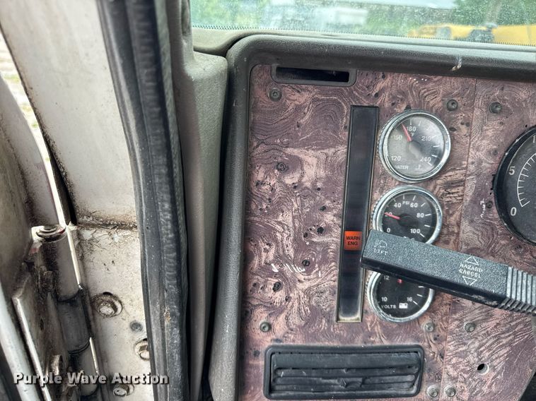 image for item DJ9655 2003 International 5600 vacuum truck