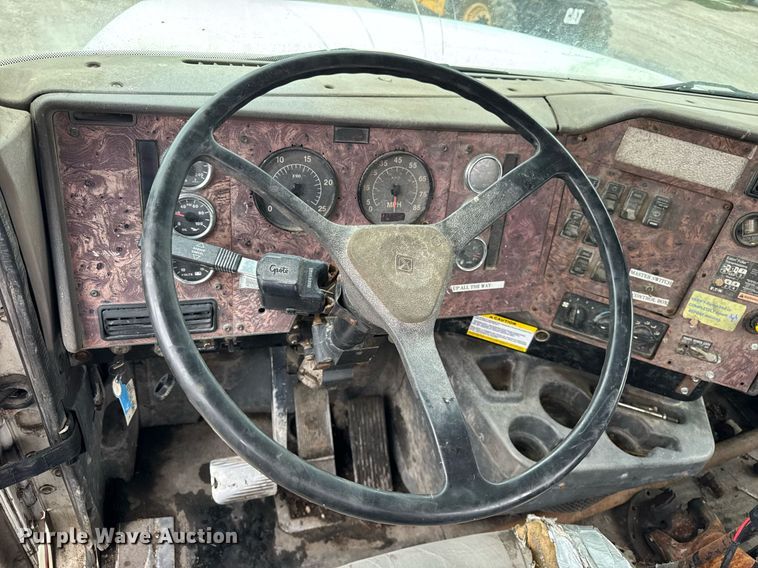 image for item DJ9655 2003 International 5600 vacuum truck