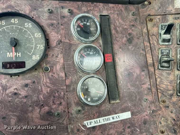 image for item DJ9655 2003 International 5600 vacuum truck