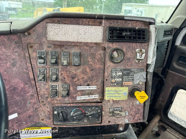 image for item DJ9655 2003 International 5600 vacuum truck