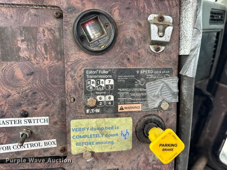 image for item DJ9655 2003 International 5600 vacuum truck