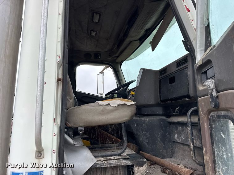 image for item DJ9655 2003 International 5600 vacuum truck