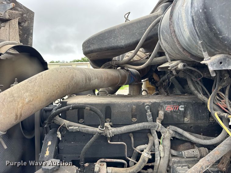 image for item DJ9655 2003 International 5600 vacuum truck