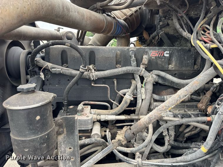 image for item DJ9655 2003 International 5600 vacuum truck