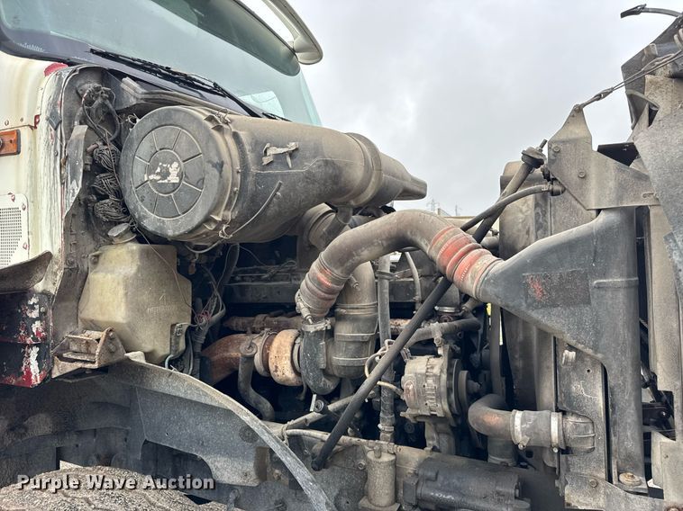 image for item DJ9655 2003 International 5600 vacuum truck